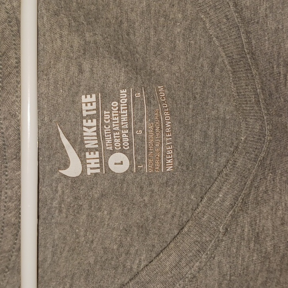 Nike tee - Picture 3 of 3